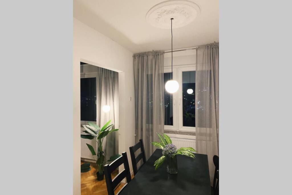 Etern Stays - Bohemian Apartment Prisztina Zewnętrze zdjęcie